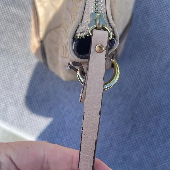 Jessica Simpson Tan Floral Embossed Tote Bag 🌺 - Picture 6 of 9